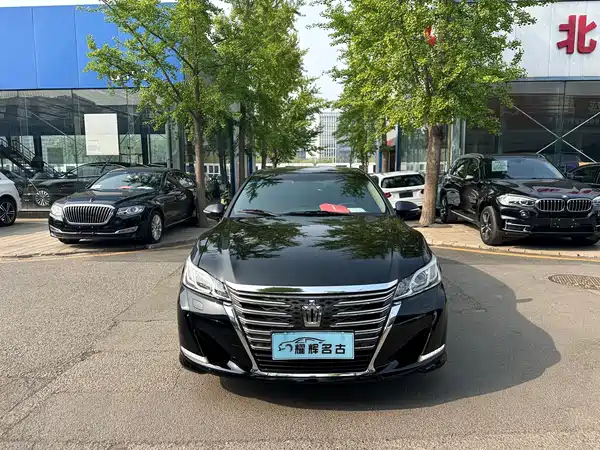 Toyota Crown 2015