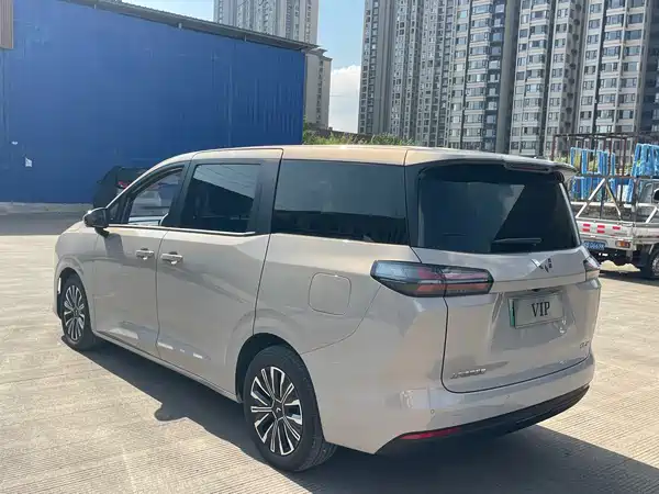 Wuling Starlight 730 New Energy 2025