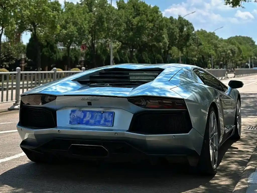 Lamborghini Aventador 2015 — фото 2