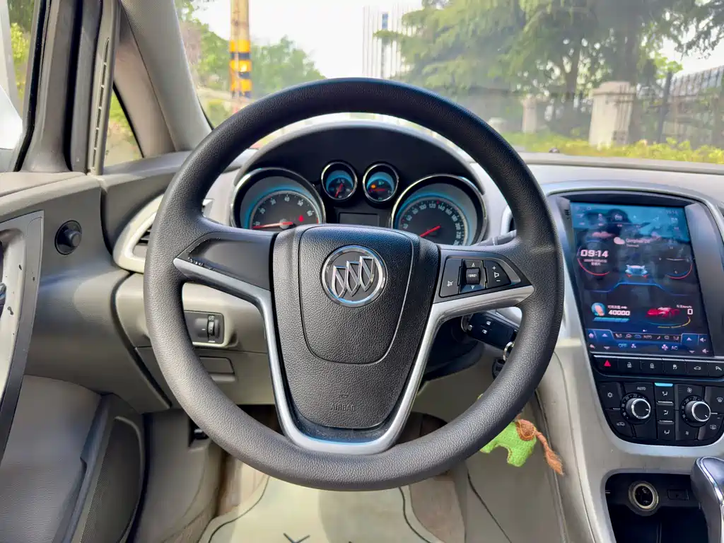 Buick Excelle 2013 — фото 10