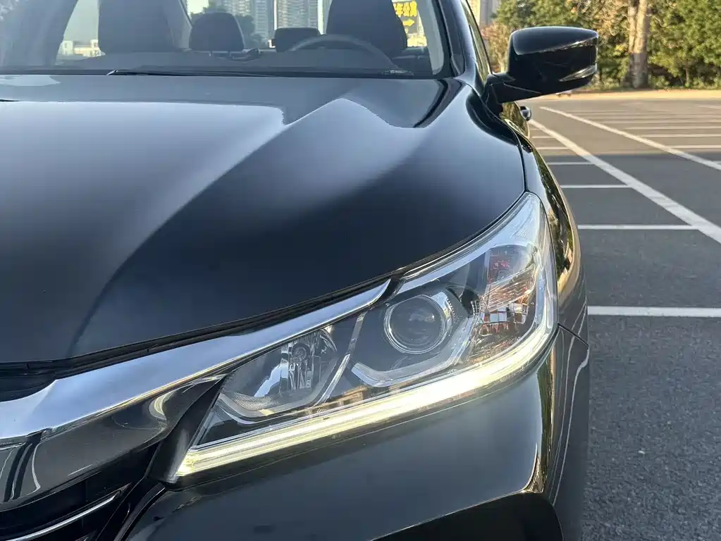 Honda Accord 2018 — фото 11