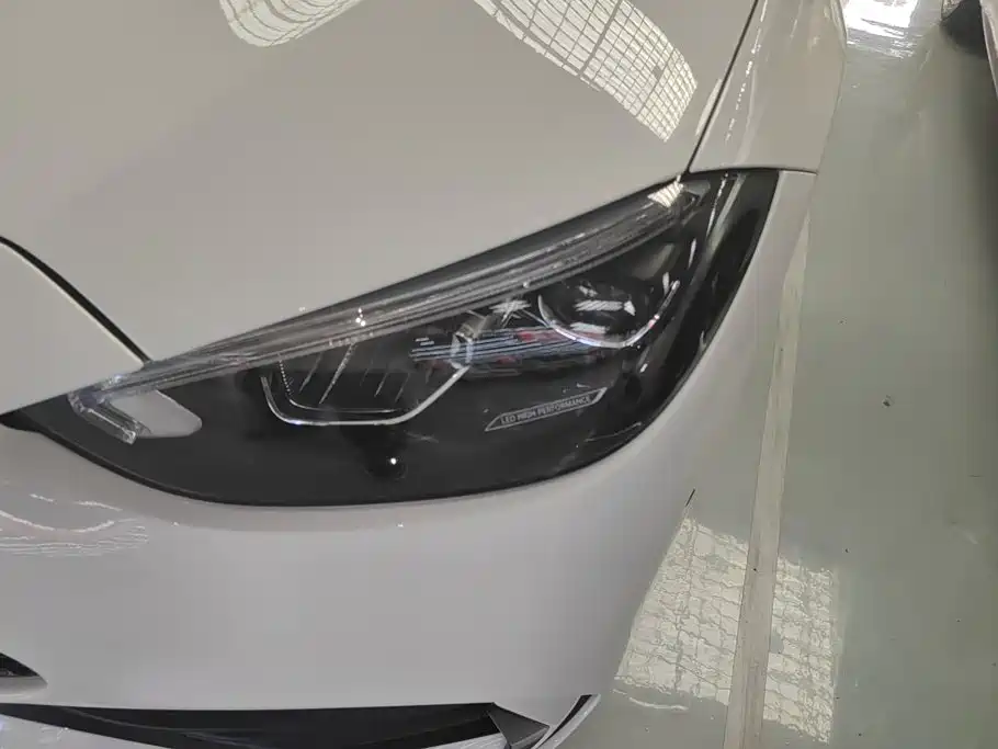 Mercedes-Benz C-Class 2024