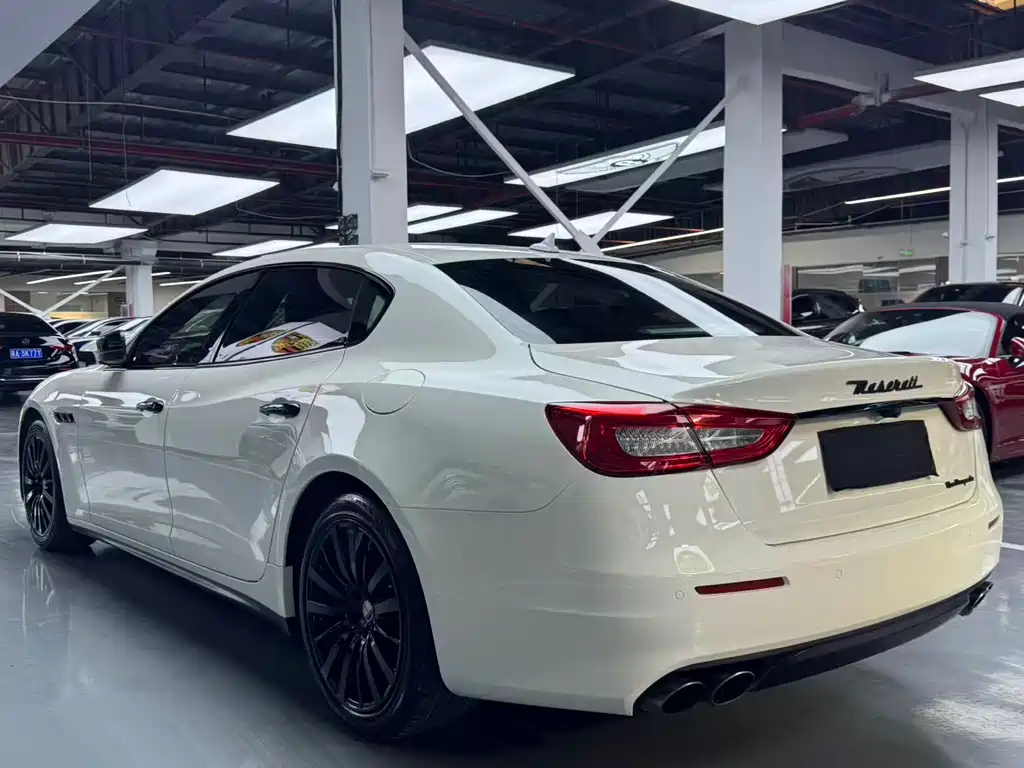 Maserati Quattroporte 2018 — фото 18