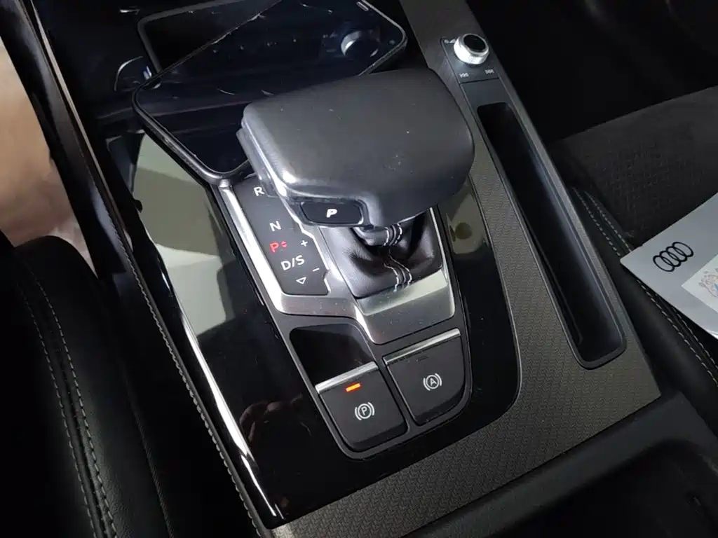 Audi Q5L Sportback 2023 — фото 21