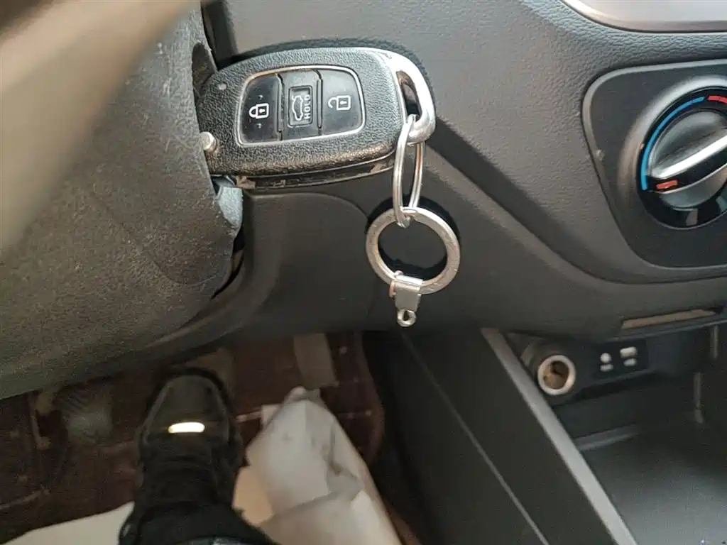 Hyundai Verna 2017 — фото 9