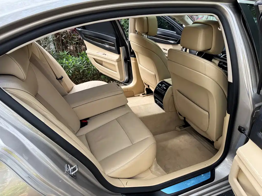 BMW 7 Series 2013 — фото 19