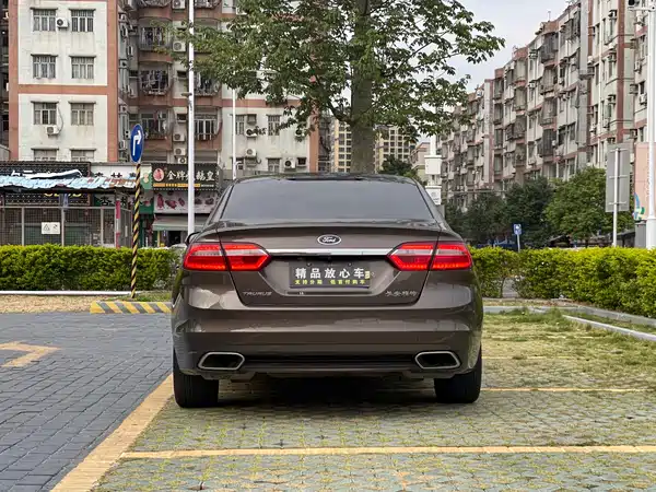 Ford Taurus 2015