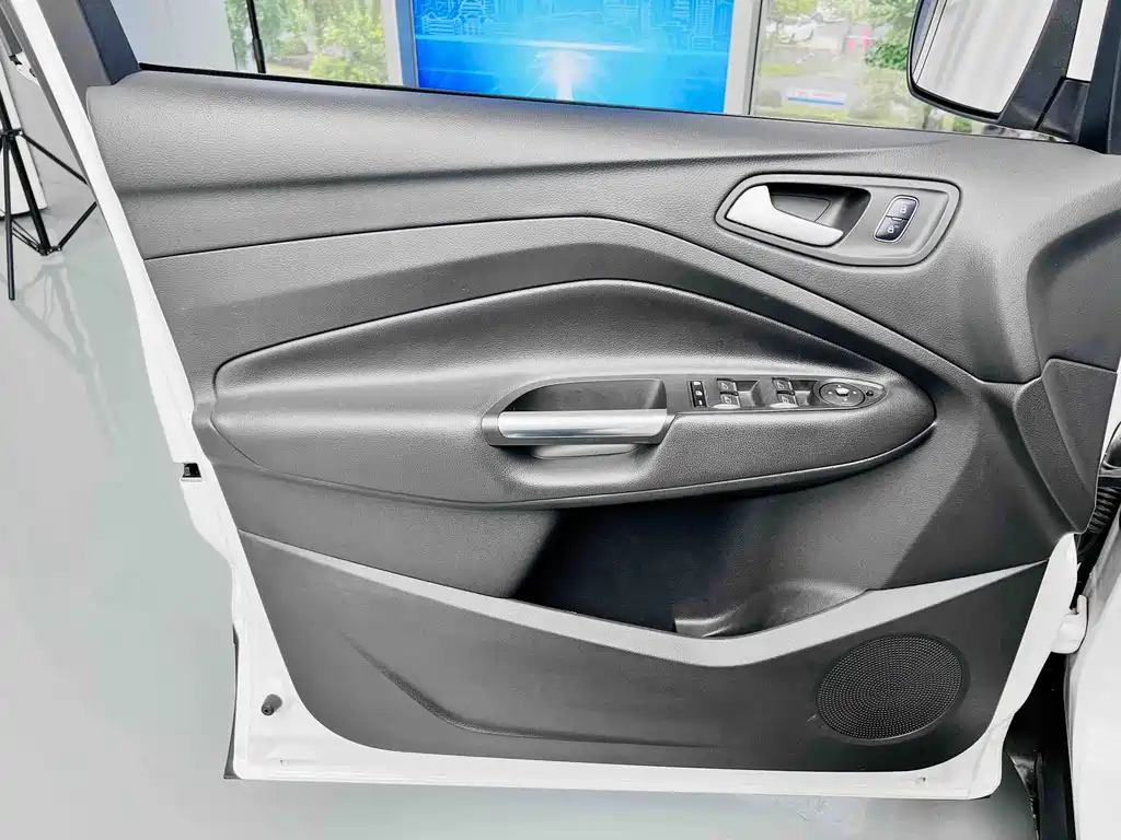 Ford Kuga 2019 — фото 11