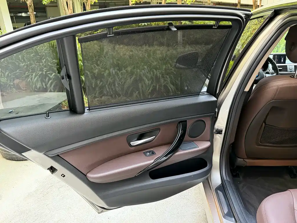 BMW 3 Series 2018 — фото 18