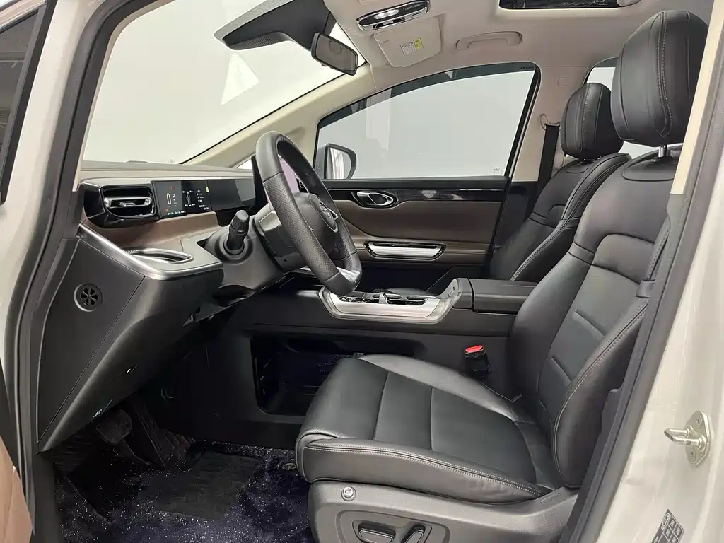 GAC Motor E8 PHEV 2024 — фото 3