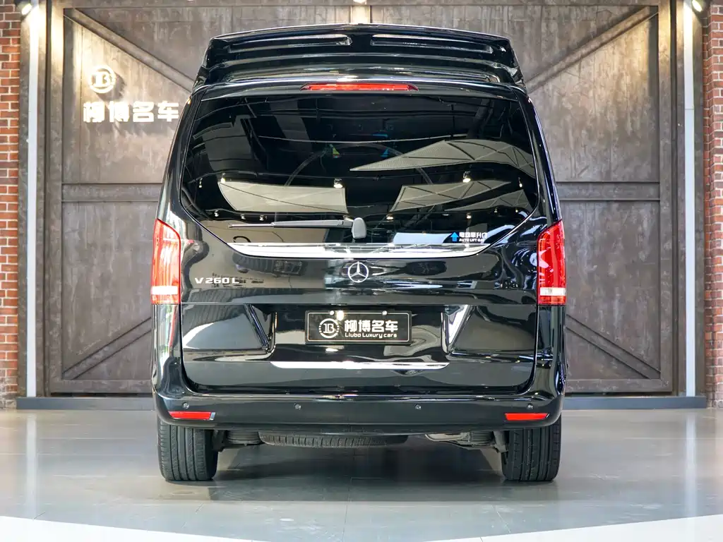 Mercedes-Benz V-Class 2022 — фото 27