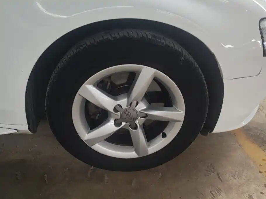 Audi A4L 2015