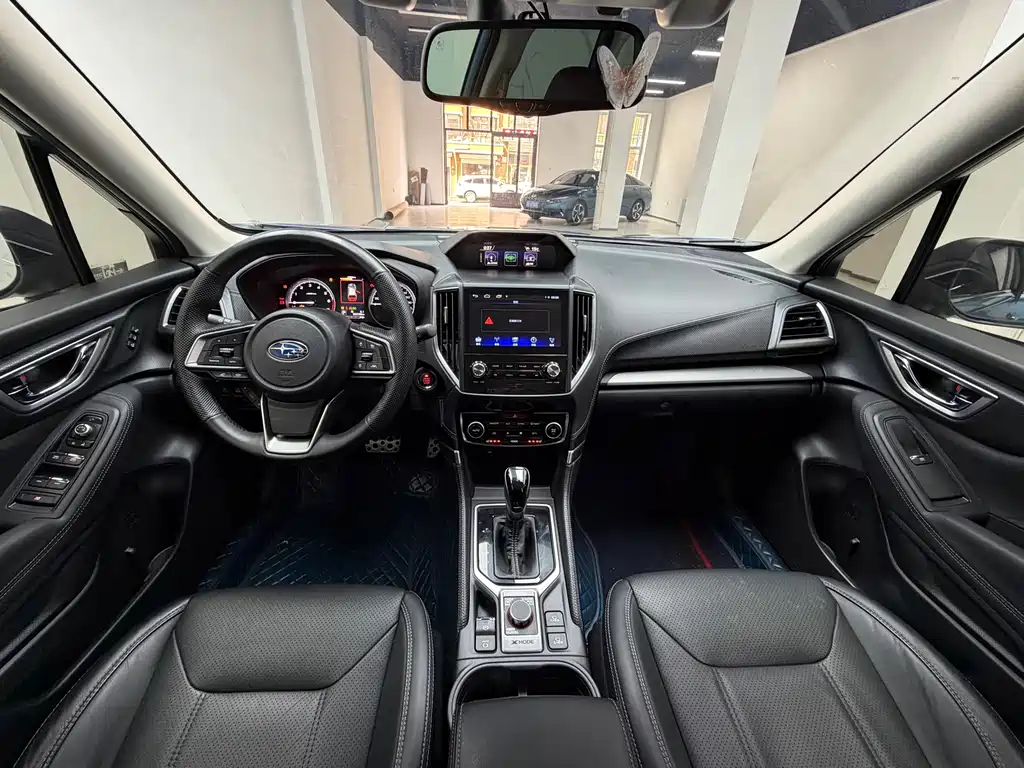 Subaru Forester 2022 — фото 11