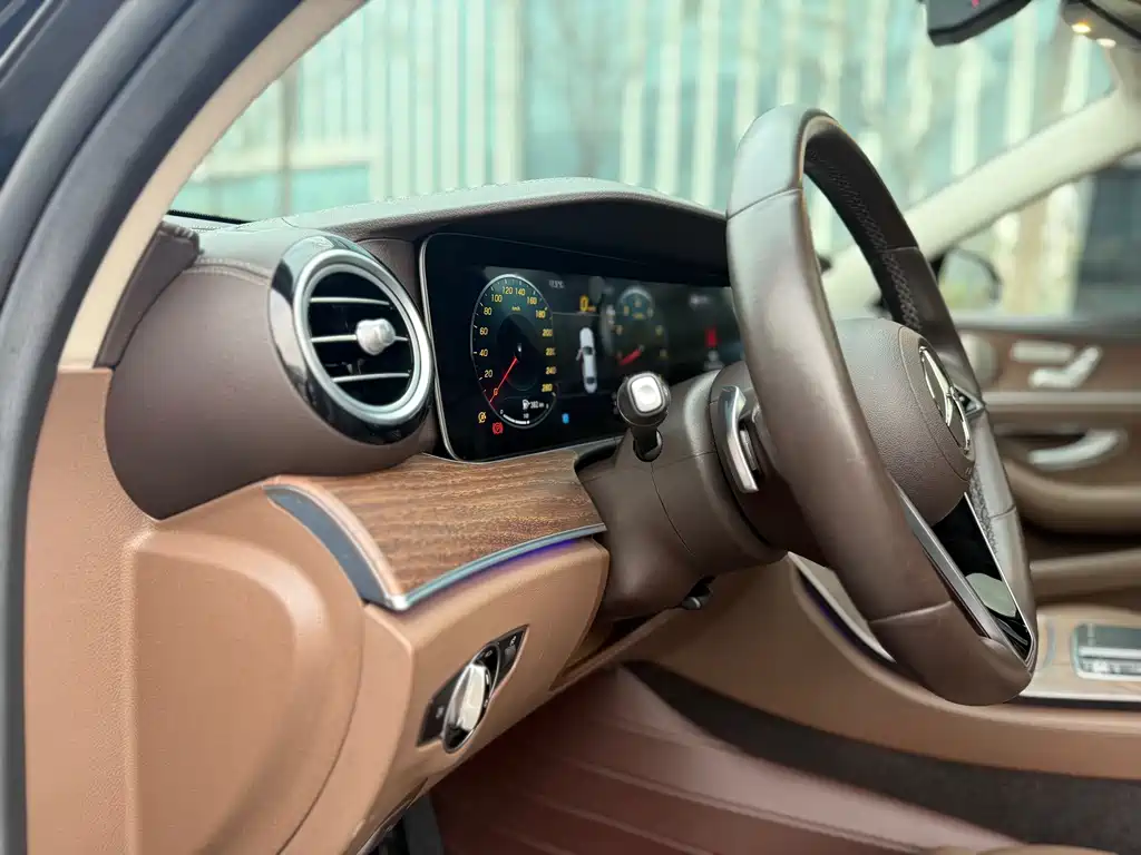 Mercedes-Benz E-Class 2022 — фото 11