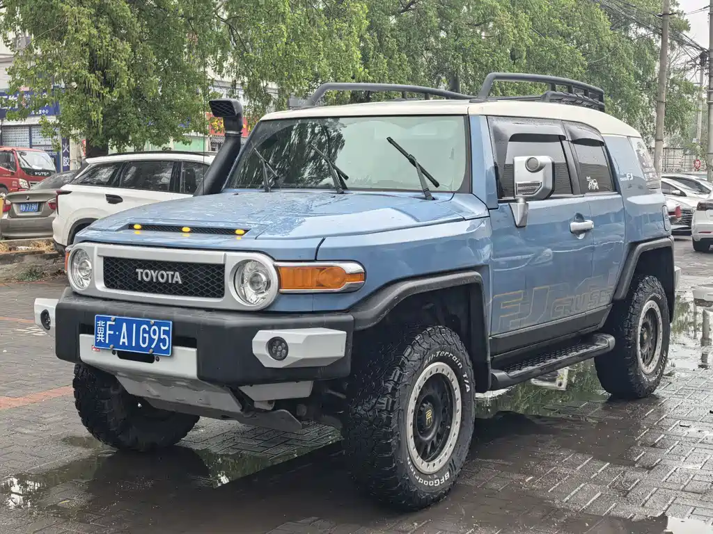 Toyota FJ Cruiser 2019 — фото 1