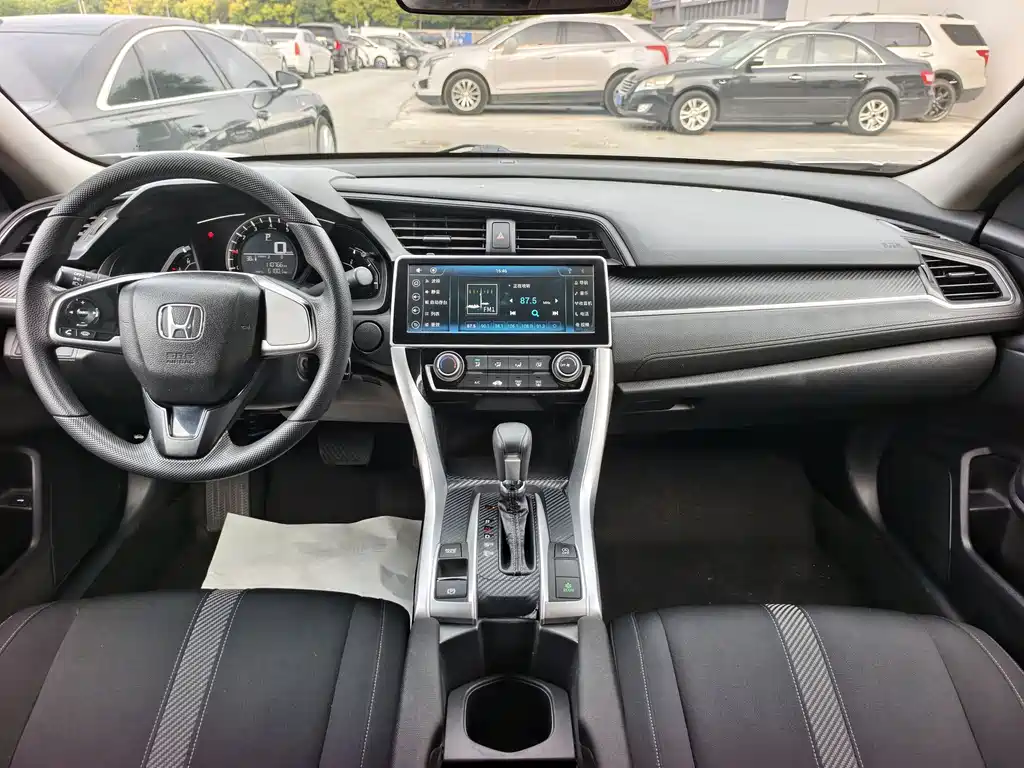 Honda Civic 2018 — фото 9