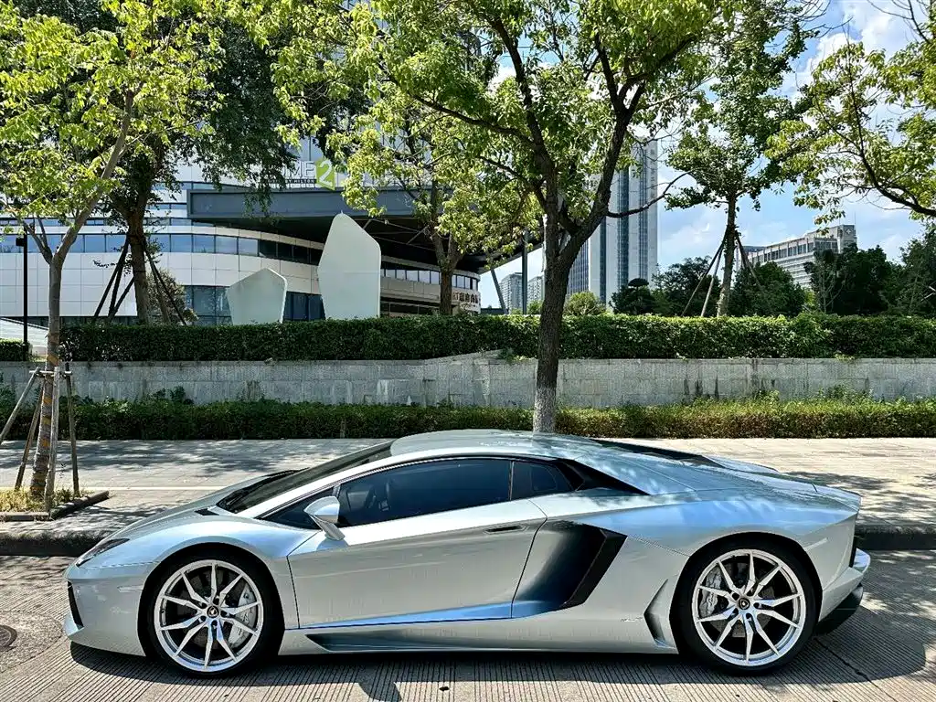 Lamborghini Aventador 2015 — фото 3