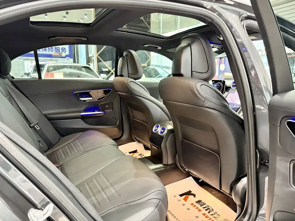 Mercedes-Benz C-Class 2023 — фото 9