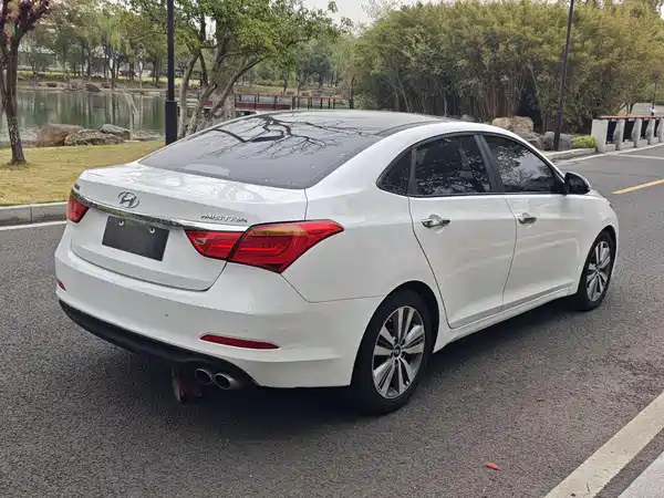 Hyundai Mistra 2014
