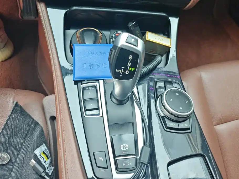 BMW 5 Series 2017 — фото 16