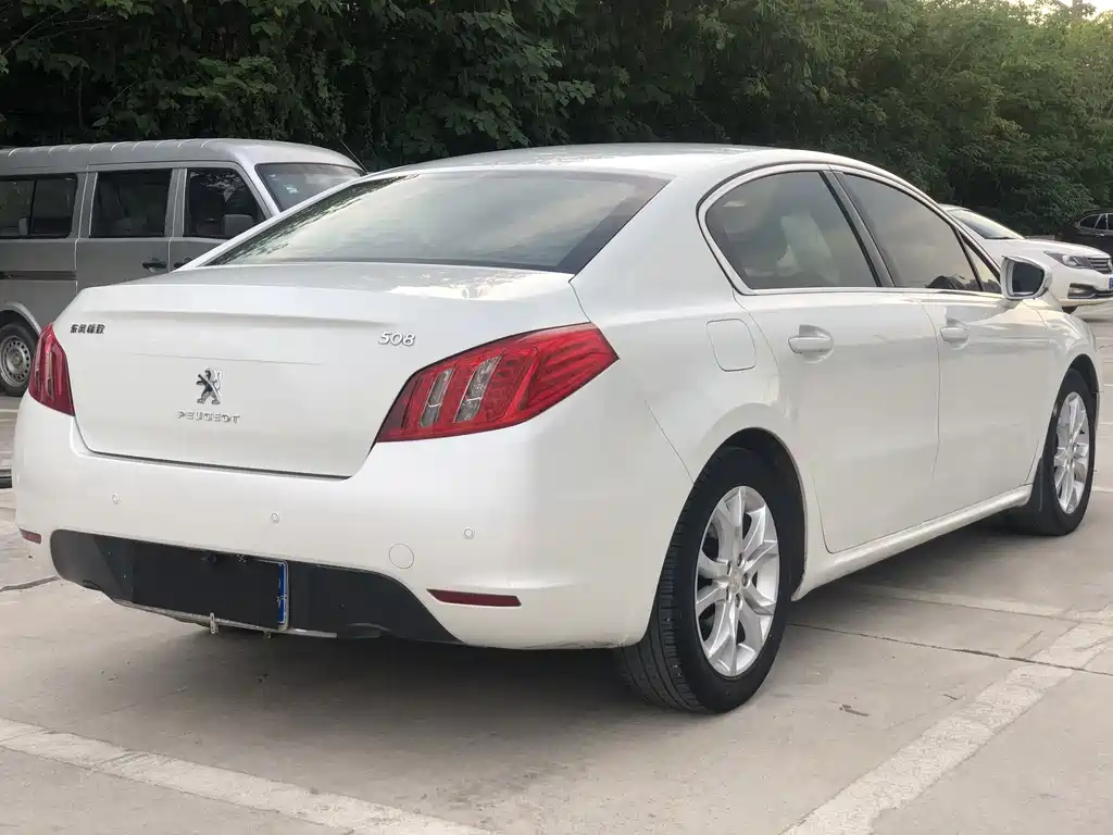 Peugeot 508 2014 — фото 12