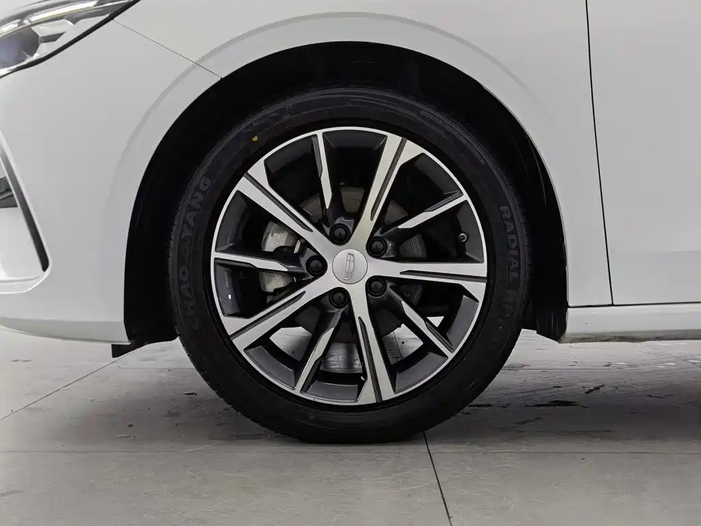 Geely Emgrand 2023 — фото 17