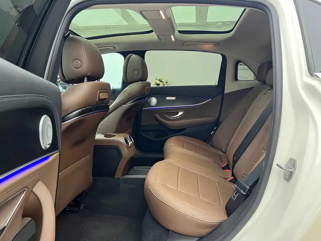 Mercedes-Benz E-Class 2019 — фото 15
