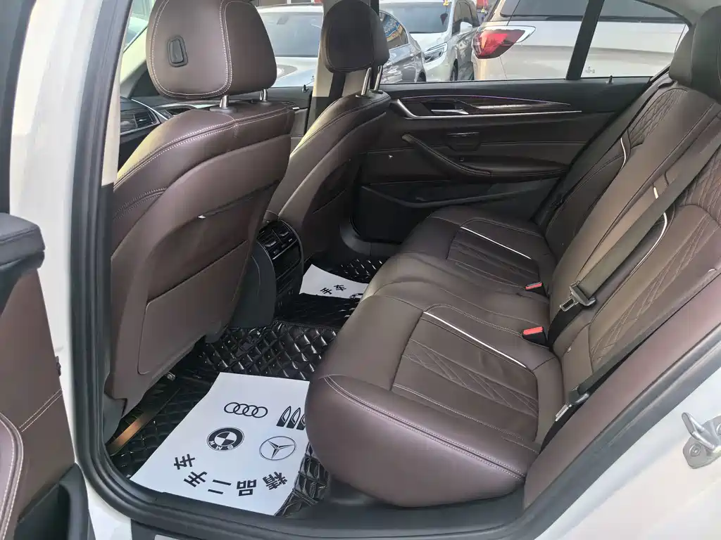 BMW 5 Series 2019 — фото 12