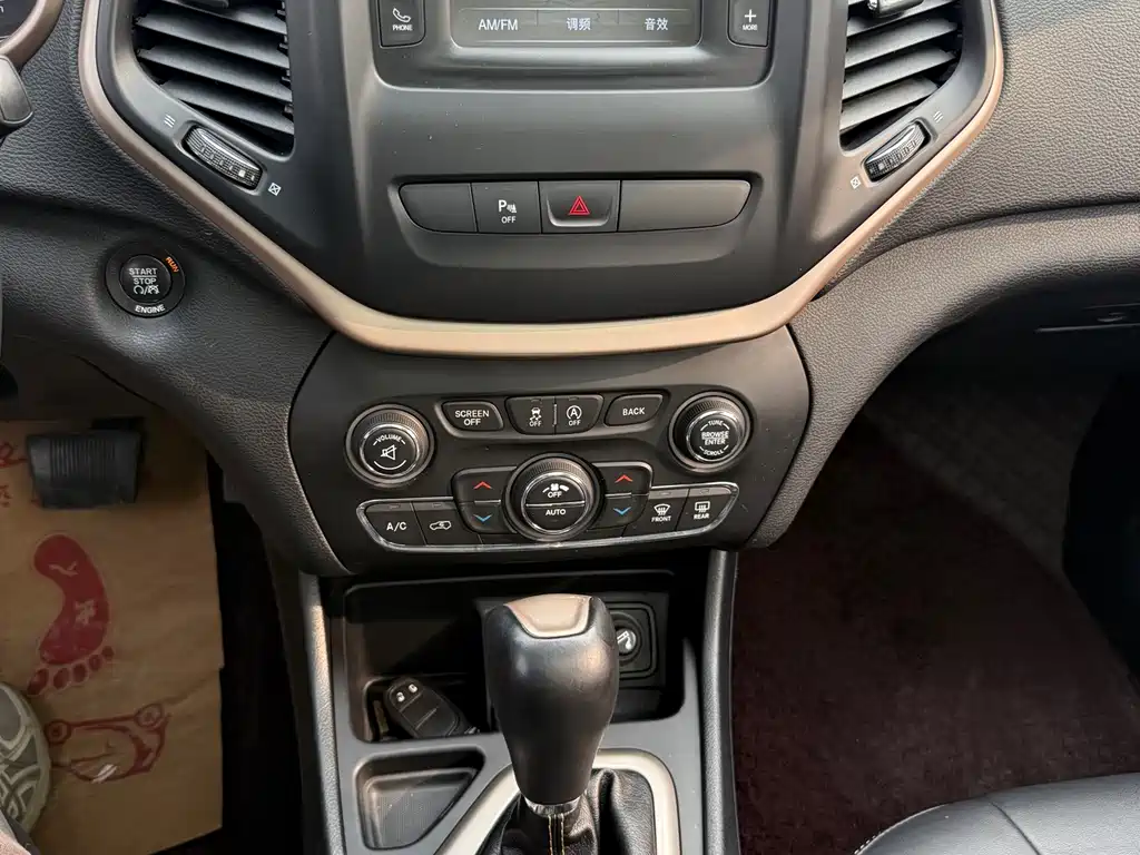 Jeep Cherokee 2017 — фото 10