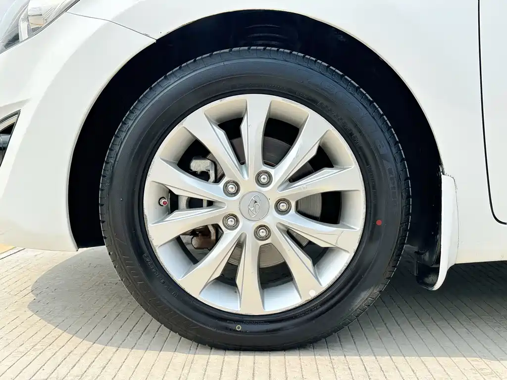Hyundai Elantra Langdong 2016 — фото 10