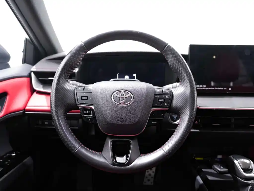 Toyota Camry 2024 — фото 25