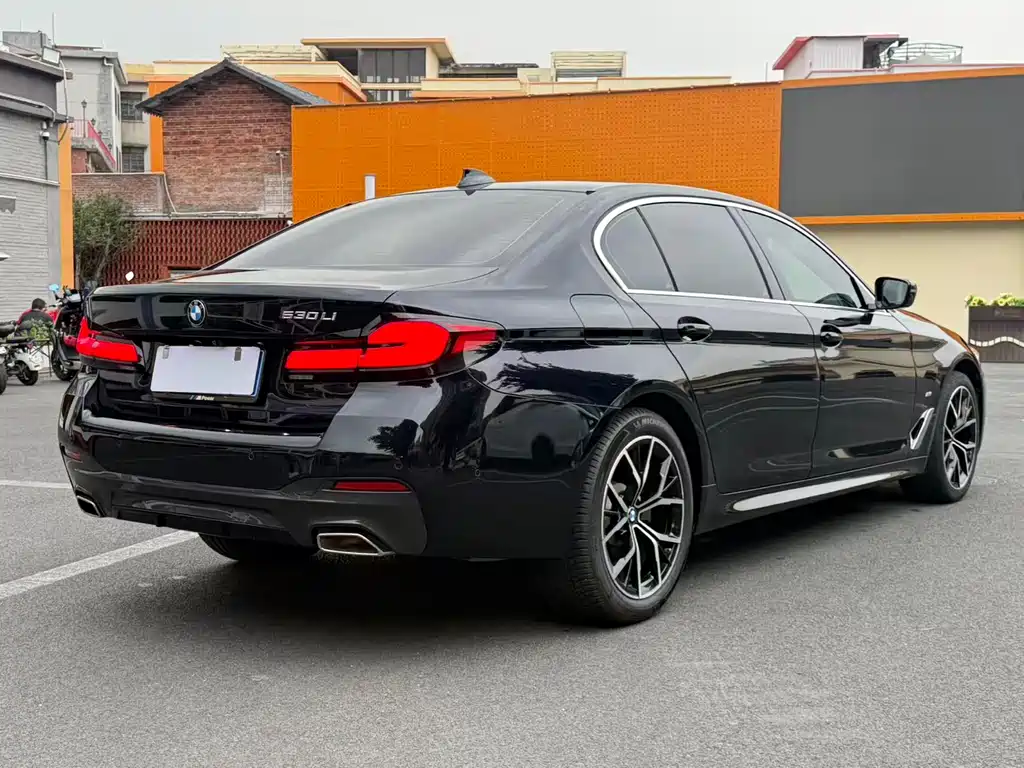 BMW 5 Series 2023 — фото 18