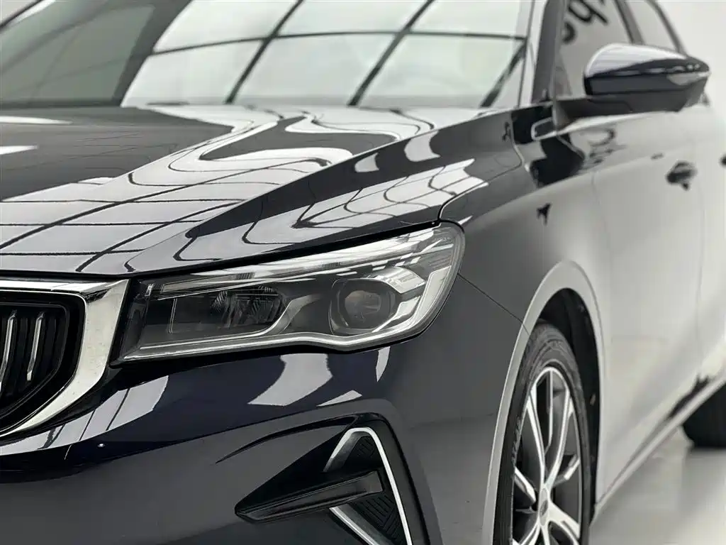 Geely Emgrand 2022