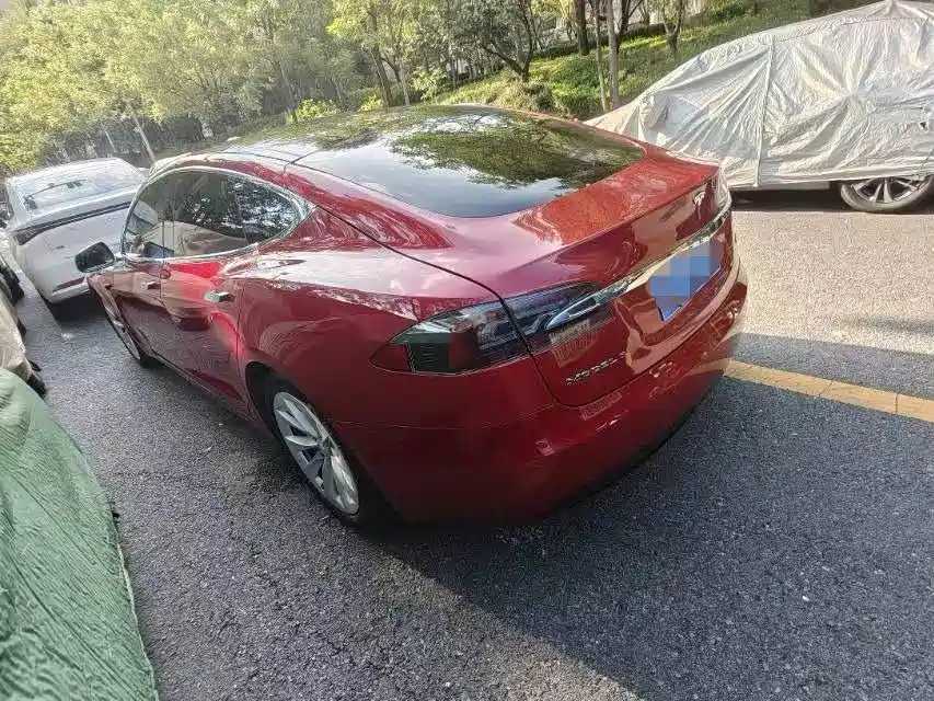 Tesla Model S 2017 — фото 9