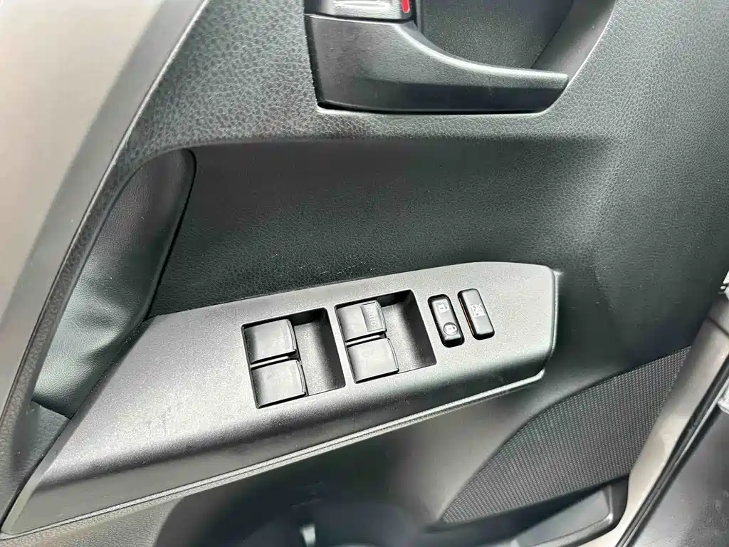 Toyota RAV4 2018 — фото 13