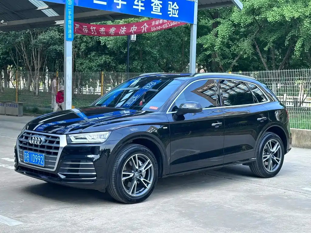 Audi Q5L 2019 — фото 1