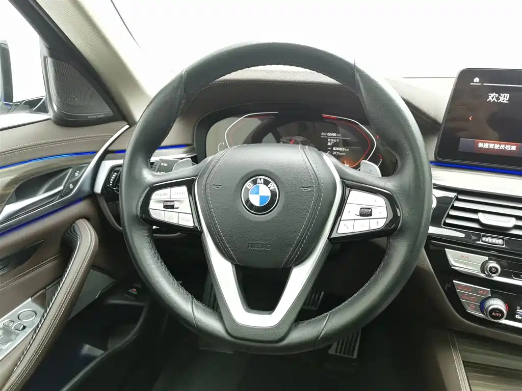 BMW 5 Series 2022 — фото 11