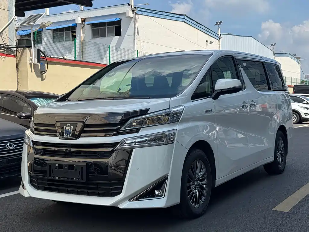 Toyota Vellfire 2023 — фото 1