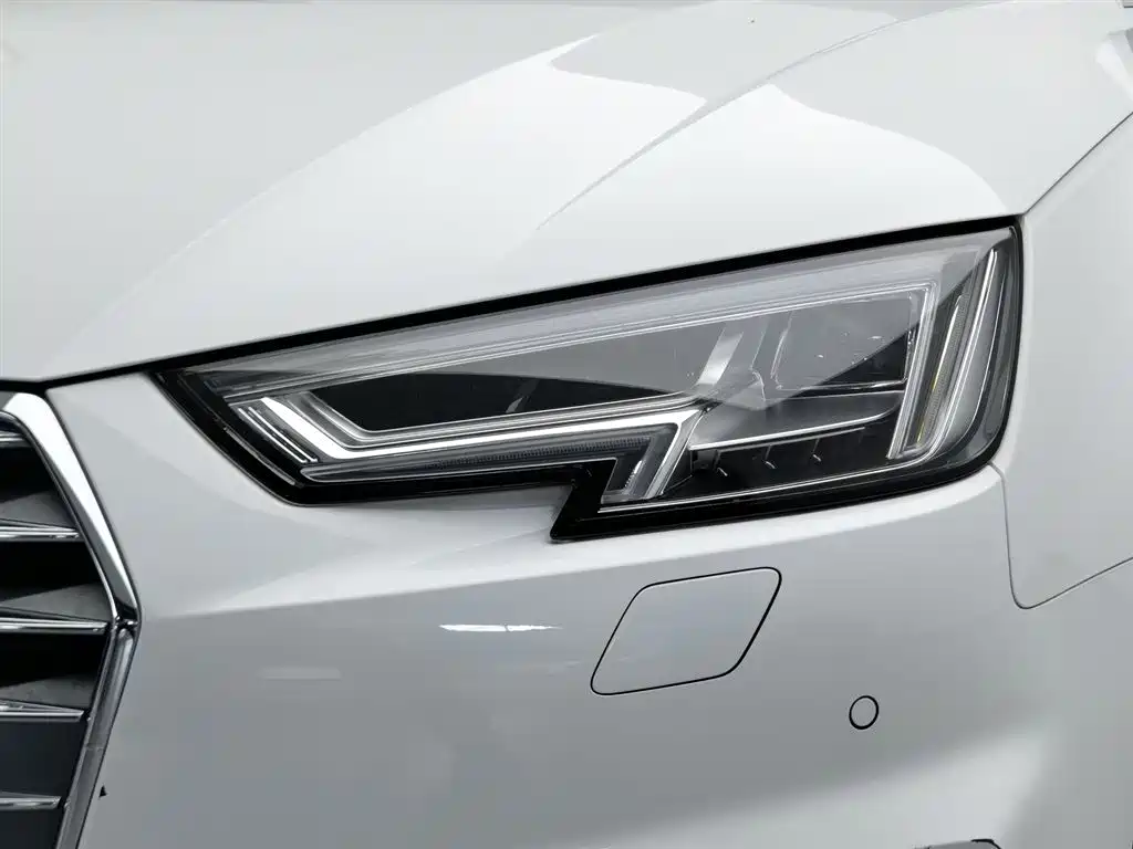 Audi A4L 2018 — фото 7