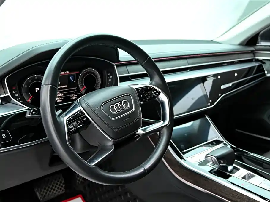 Audi A8 2019 — фото 14