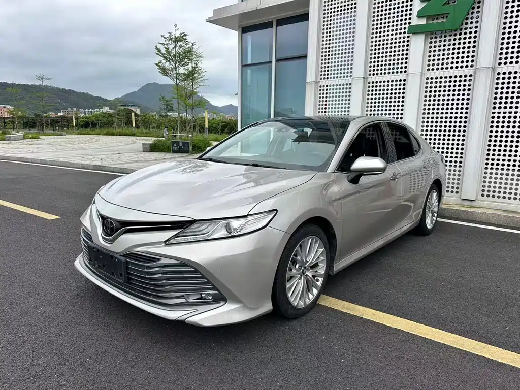 Toyota Camry 2019 — фото 20
