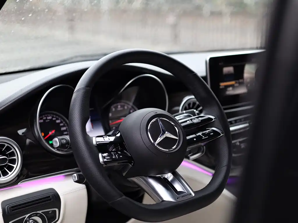 Mercedes-Benz V-Class 2018 — фото 50