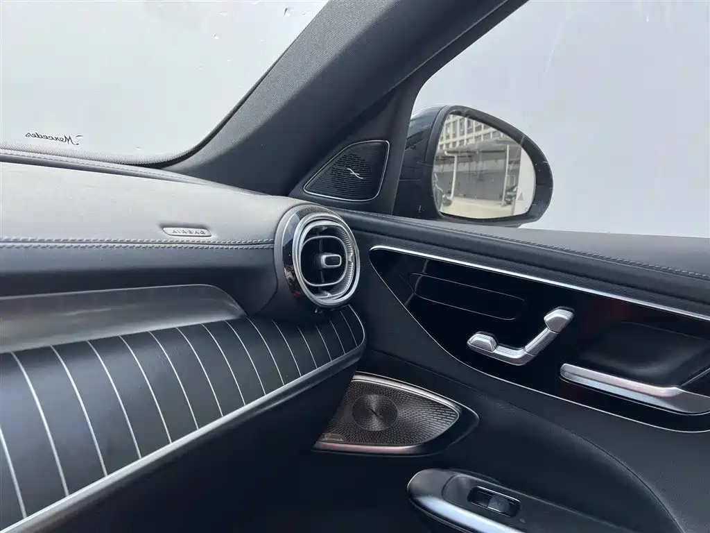 Mercedes-Benz C-Class 2023 — фото 12