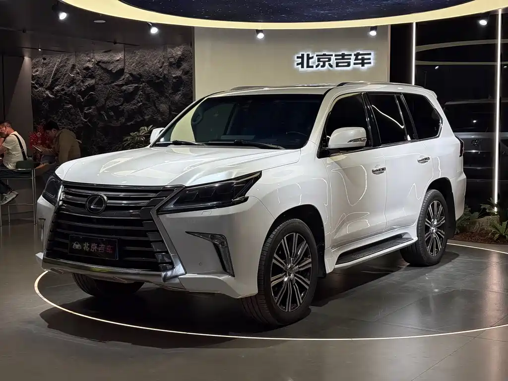 Lexus LX 2018 — фото 1