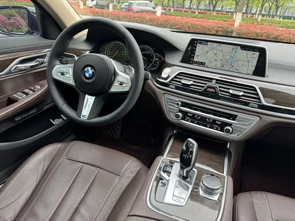 BMW 7 Series 2017 — фото 6