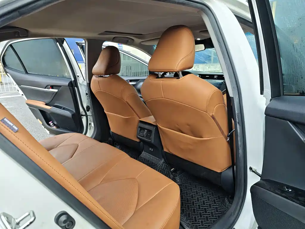 Toyota Camry 2020 — фото 10