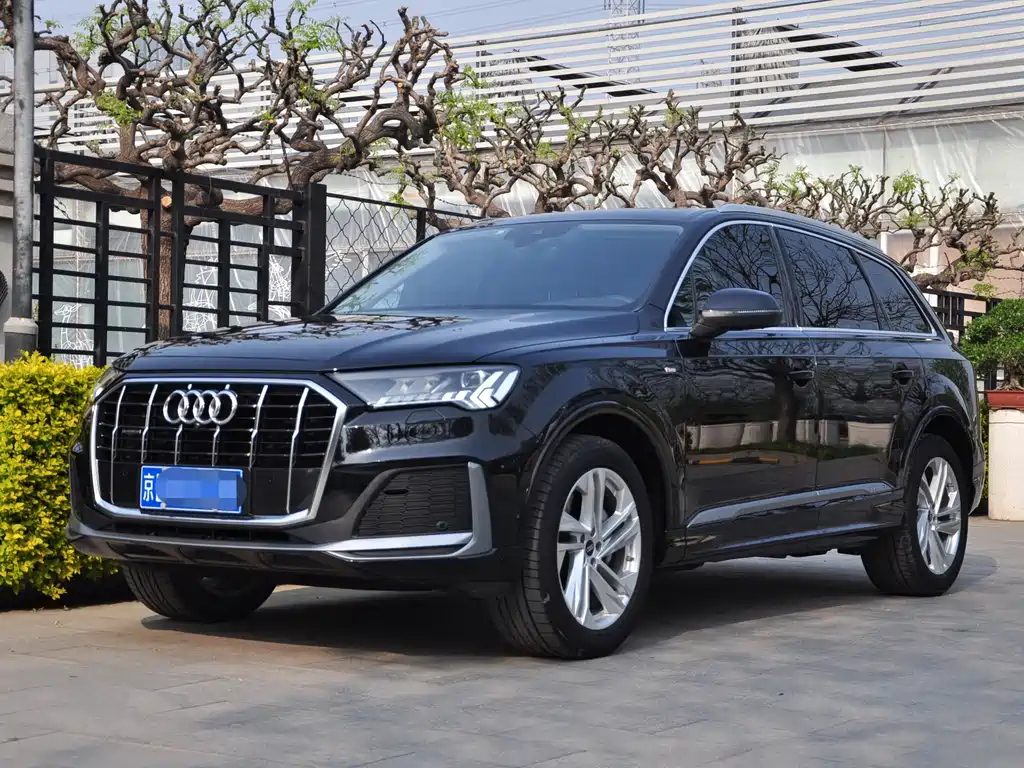 Audi Q7 2021 — фото 1