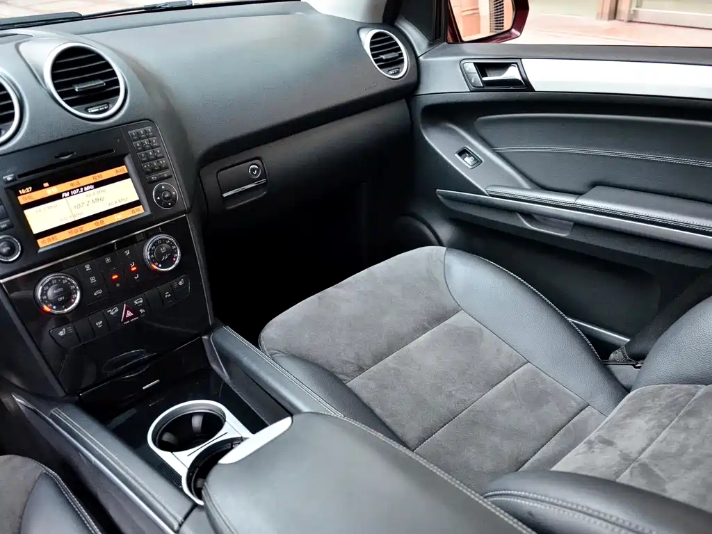 Mercedes-Benz M-Class 2010 — фото 11