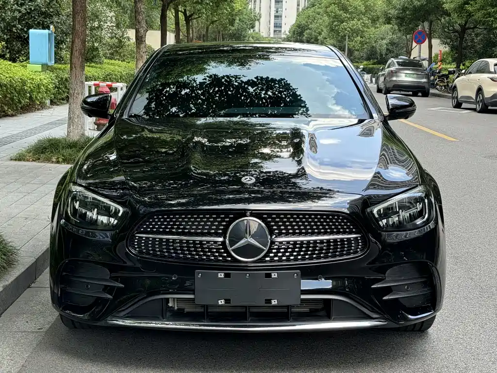 Mercedes-Benz E-Class 2024