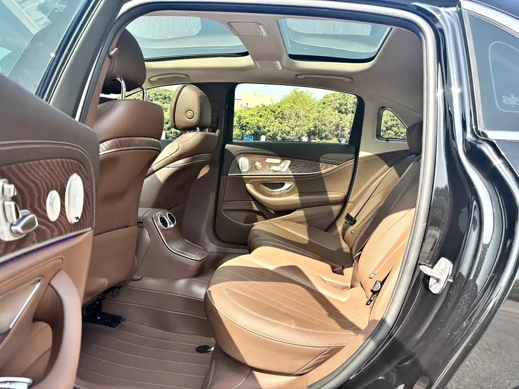 Mercedes-Benz E-Class 2023 — фото 5